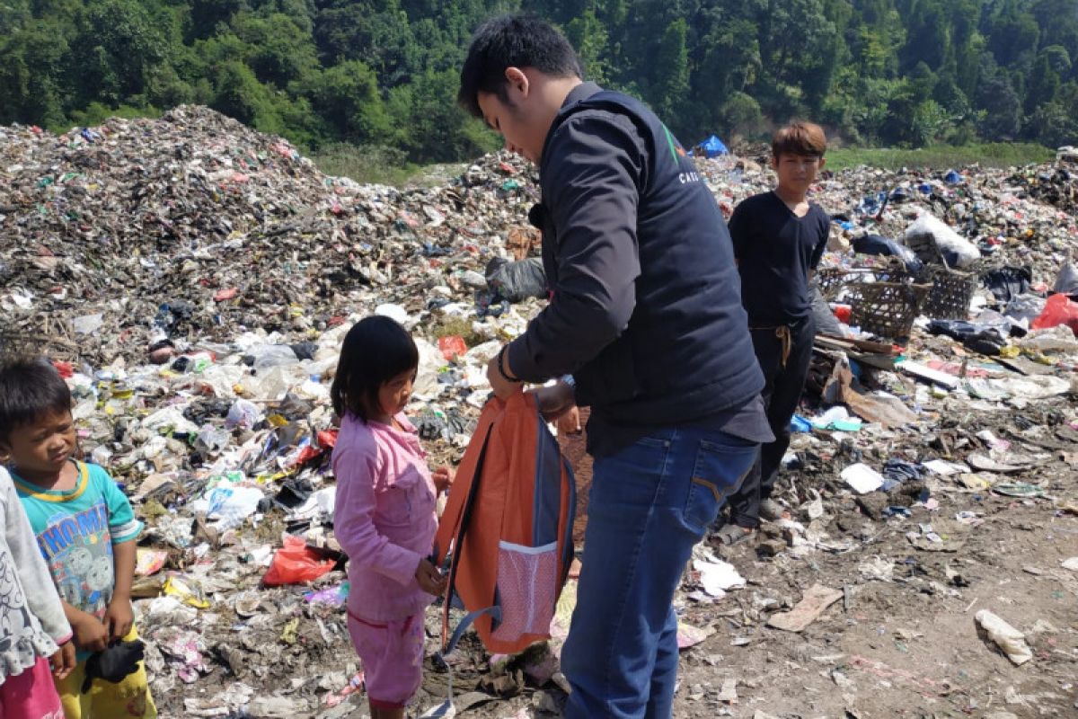 ACT Lampung beri bantuan alat sekolah ke anak-anak di TPA Bakung