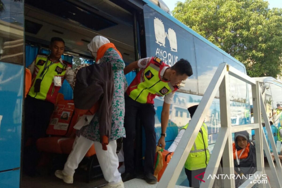 450 Jamaah calon haji Maluku berangkat ke Tanah Suci dari Makassar