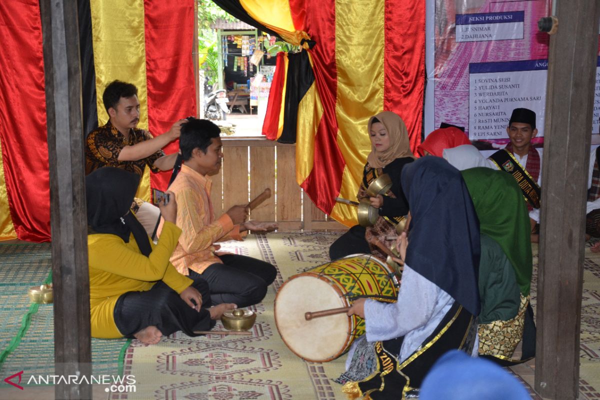 Calon uda uni Sijunjung dibekali kesenian tradisional