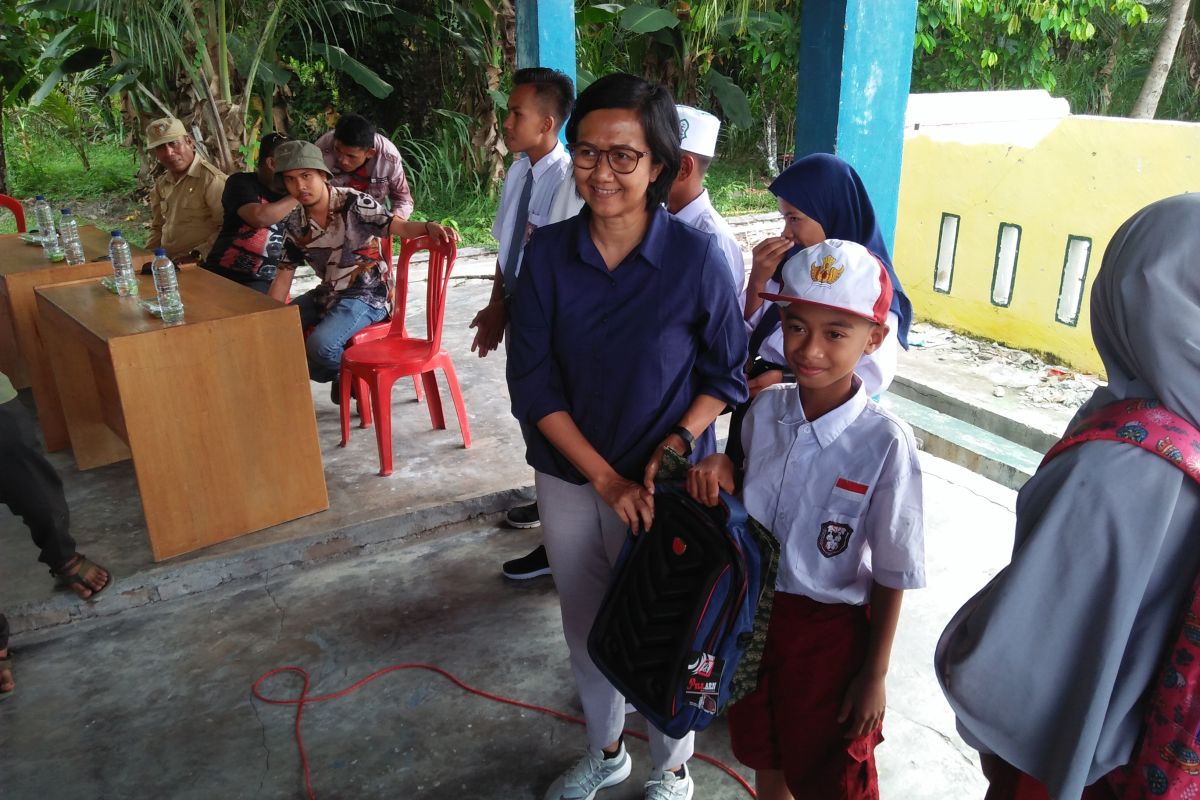 Walhi Sulteng salurkan 339 paket pendidikan korban gempa Sigi