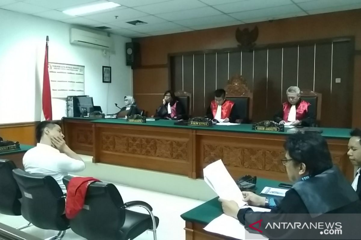 Hakim PN Jakbar putuskan nasib Steve Emmanuel besok