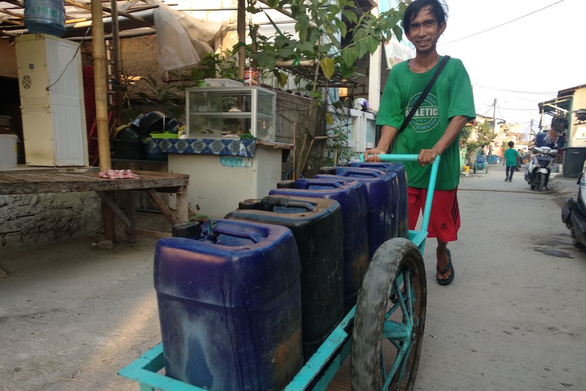 Kios Air Palyja layani kebutuhan air bersih di Kamal Muara