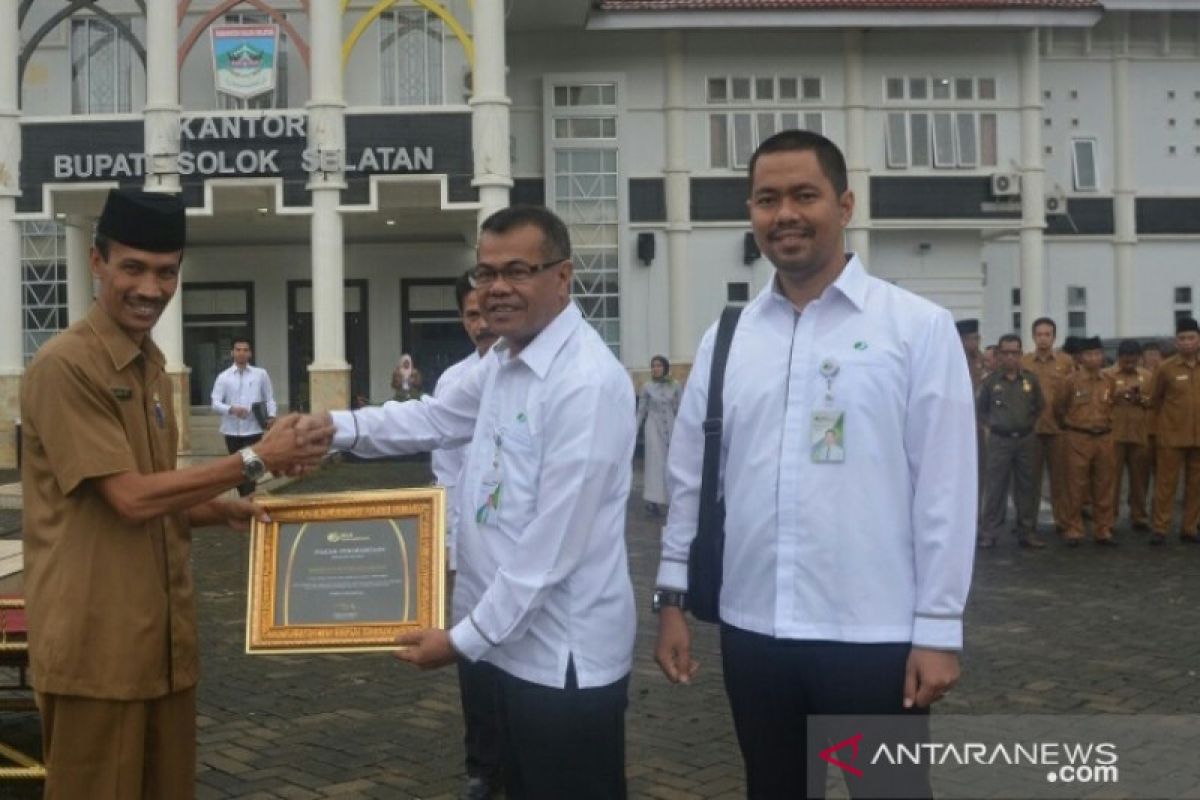 Sukseskan program jaminan sosial, Solok Selatan terima penghargaan BPJS Ketenagakerjaan