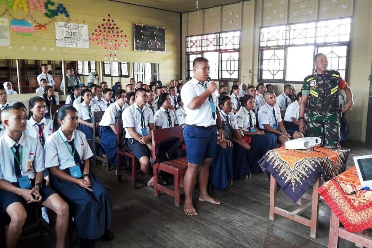 Kodim Sampit sebar personel ke sekolah bekali siswa baru