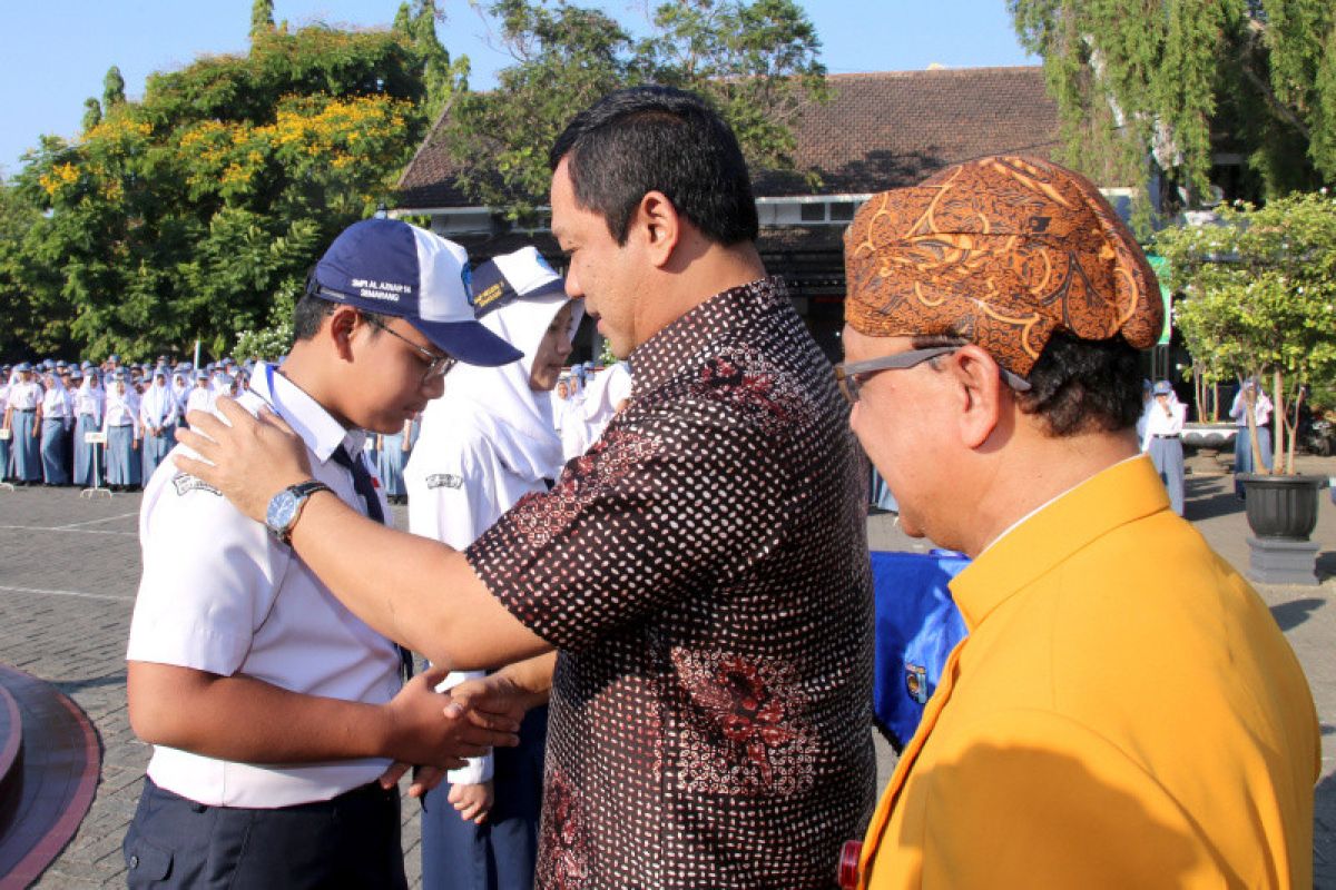 Wali Kota Semarang antar anak di hari pertama masuk sekolah