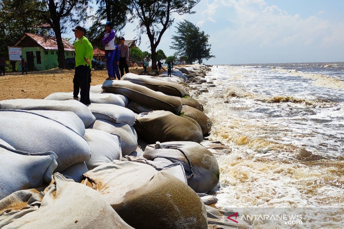 Pemprov Kalteng bangun tanggul atasi abrasi Pantai Ujung Pandaran