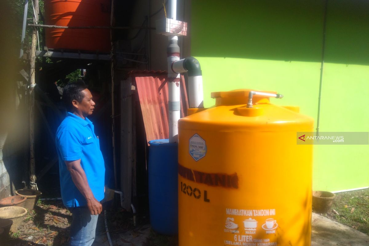 A legislator asks govt to overcome clean water crisis in Banjar