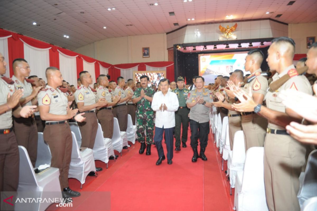 Wapres ingatkan TNI dan Polri akan ancaman perang teknologi