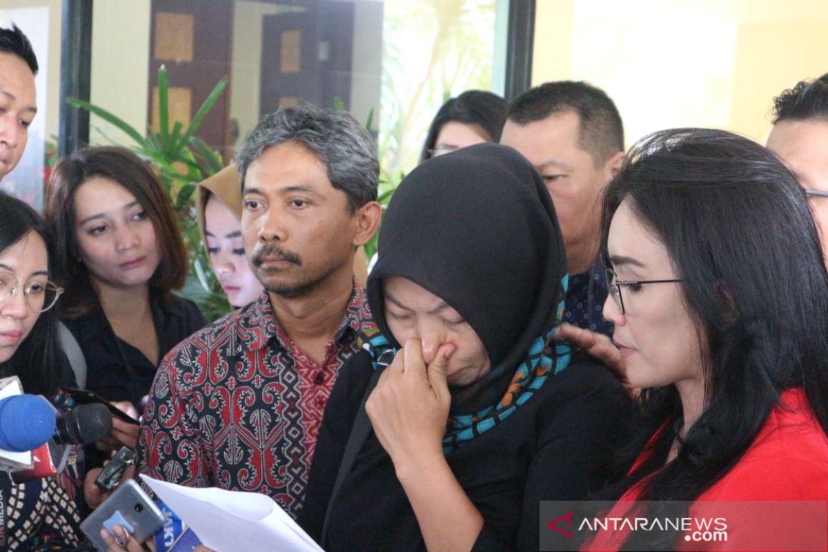 Baiq Nuril bacakan surat permintaan amnesti pada Presiden Jokowi