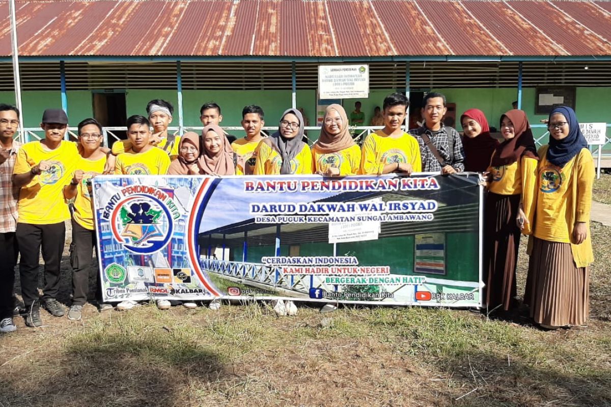 Komunitas bantu pendidikan kita berikan bantuan ke sekolah Darud Da'wah Wal Irsyad