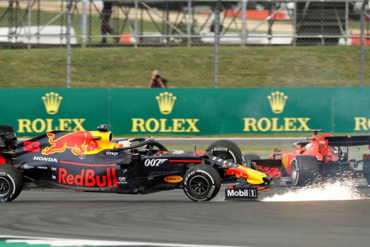 Verstappen ditabrak Vettel