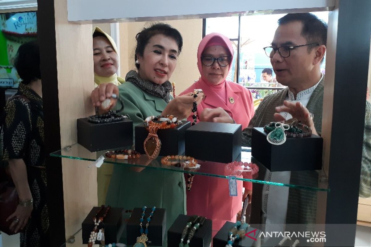 Manfaatkan teknologi informasi untuk maksimalkan pemasaran produk lokal di Kalteng