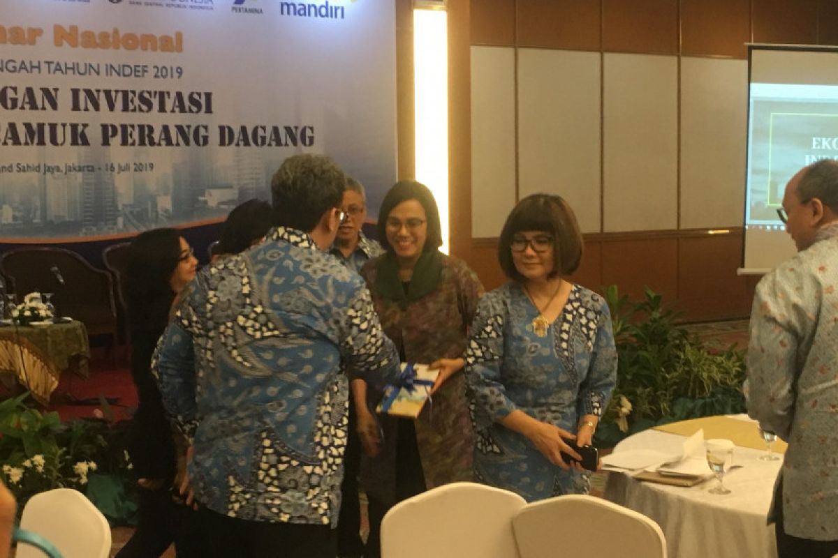 Cuma sejam, Menkeu Sri Mulyani buru-buru meninggalkan ruang diskusi