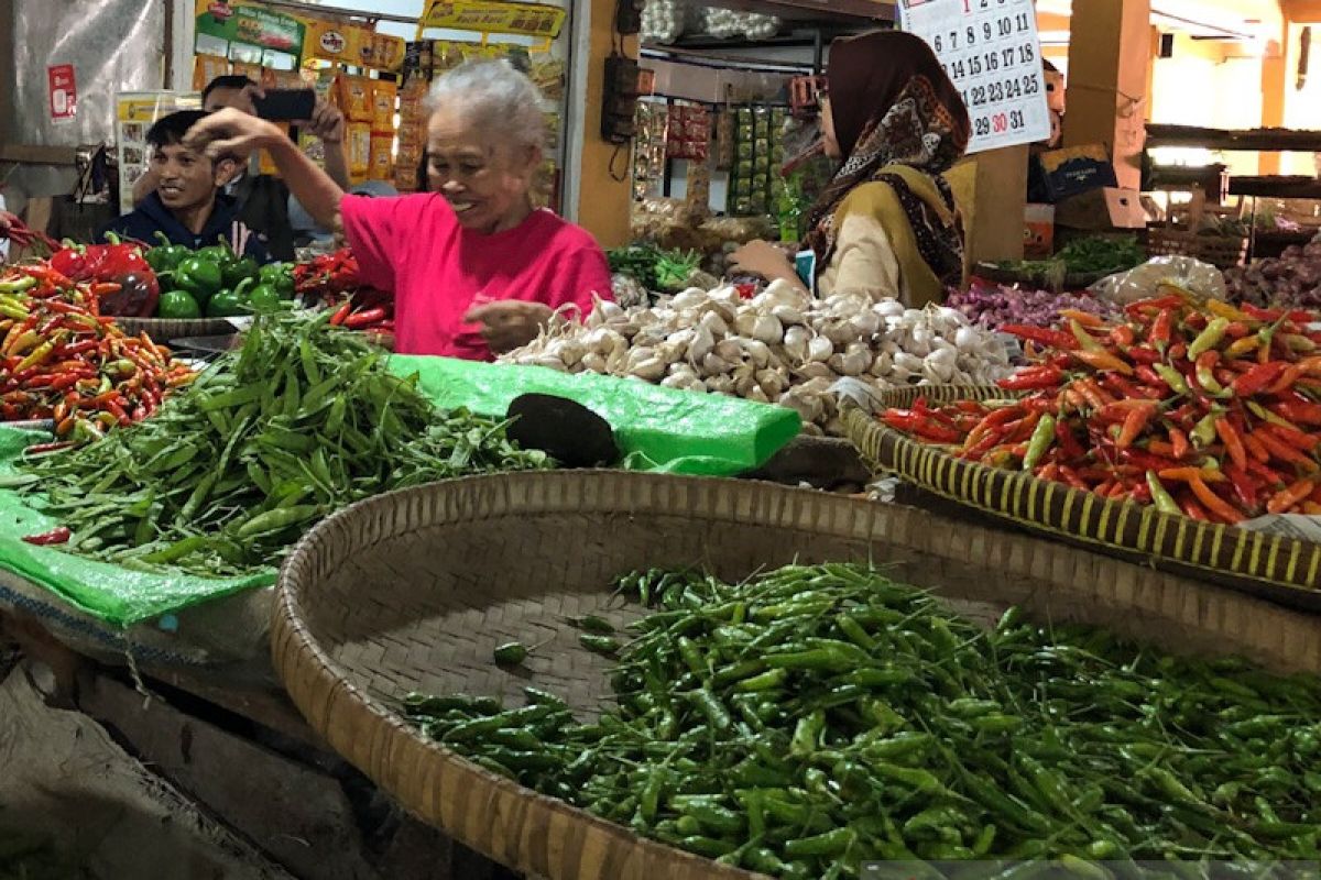 Masih tinggi, harga cabai di Yogyakarta dijual Rp60.000 per kg