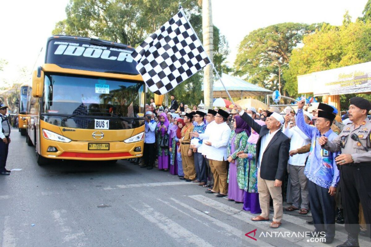 Bupati Lepas Keberangkatan JCH Menuju Tanah Suci