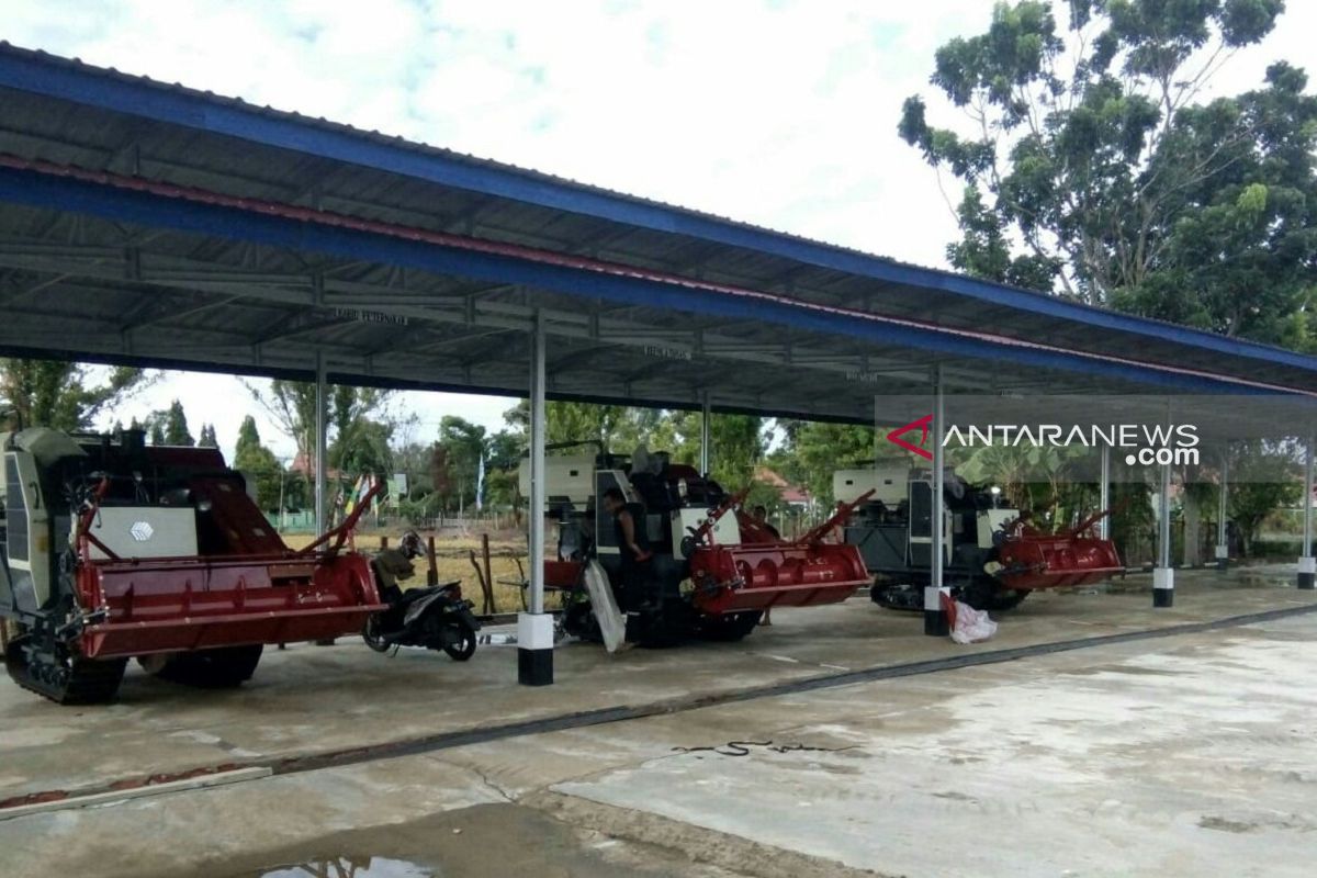 Distan Mukomuko pinjamkan alsintan kepada petani