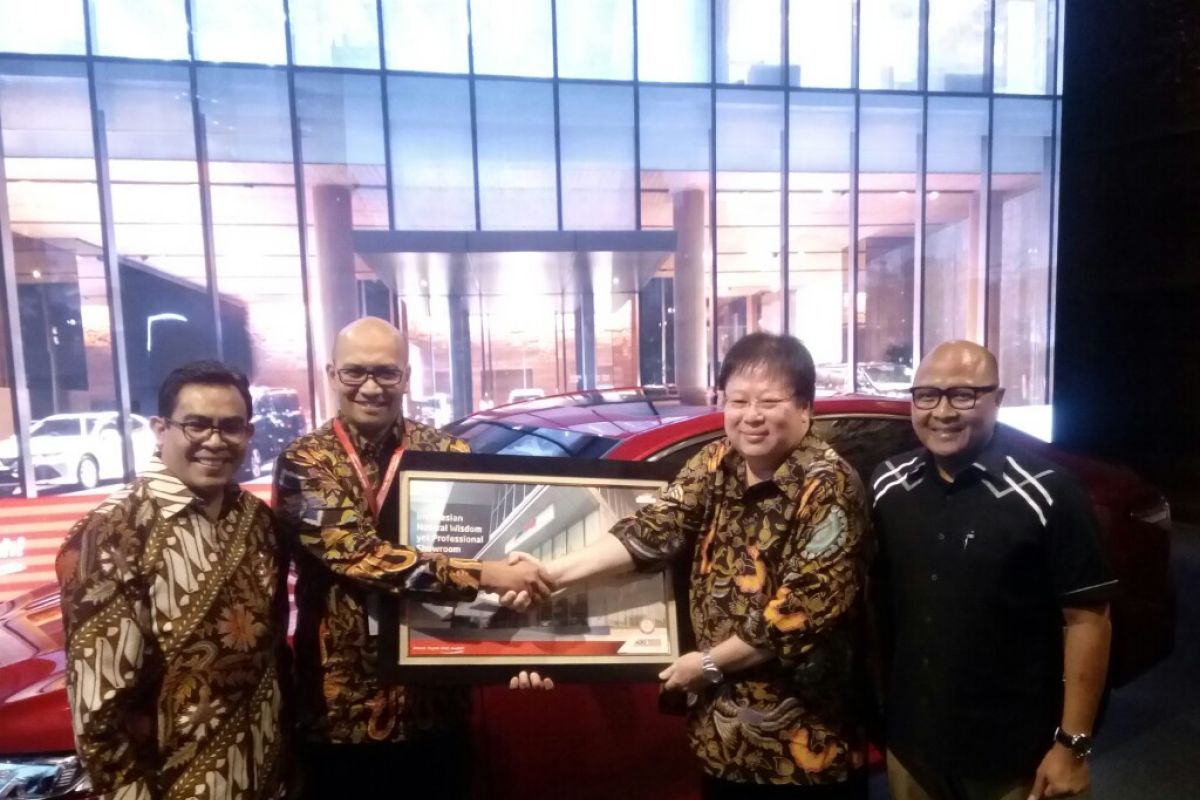 Auto 2000 resmikan showroom baru bernuansa alam