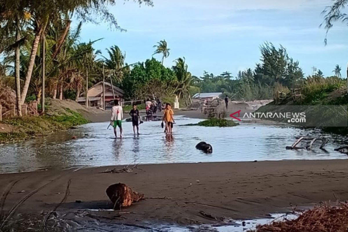 Banjir rob landa empat desa di Aceh Barat