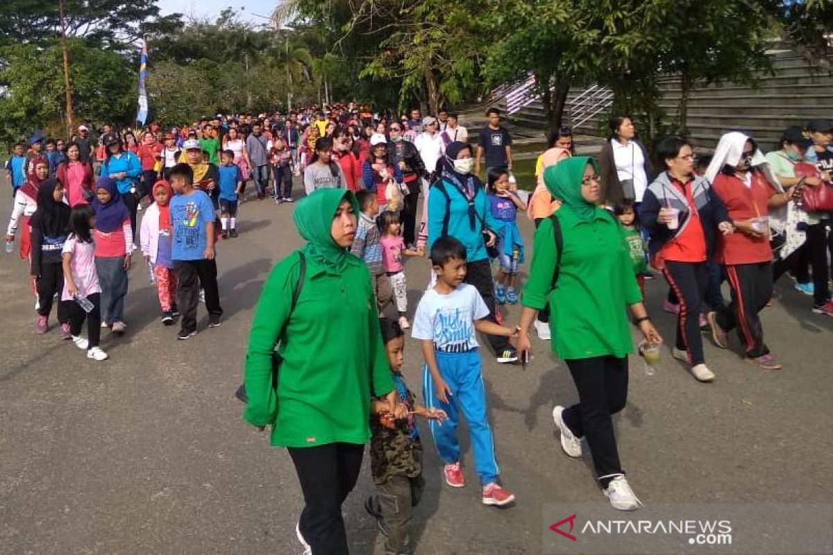 Peringatan Harganas XXVI di Kaltim  dimeriahkan jalan sehat