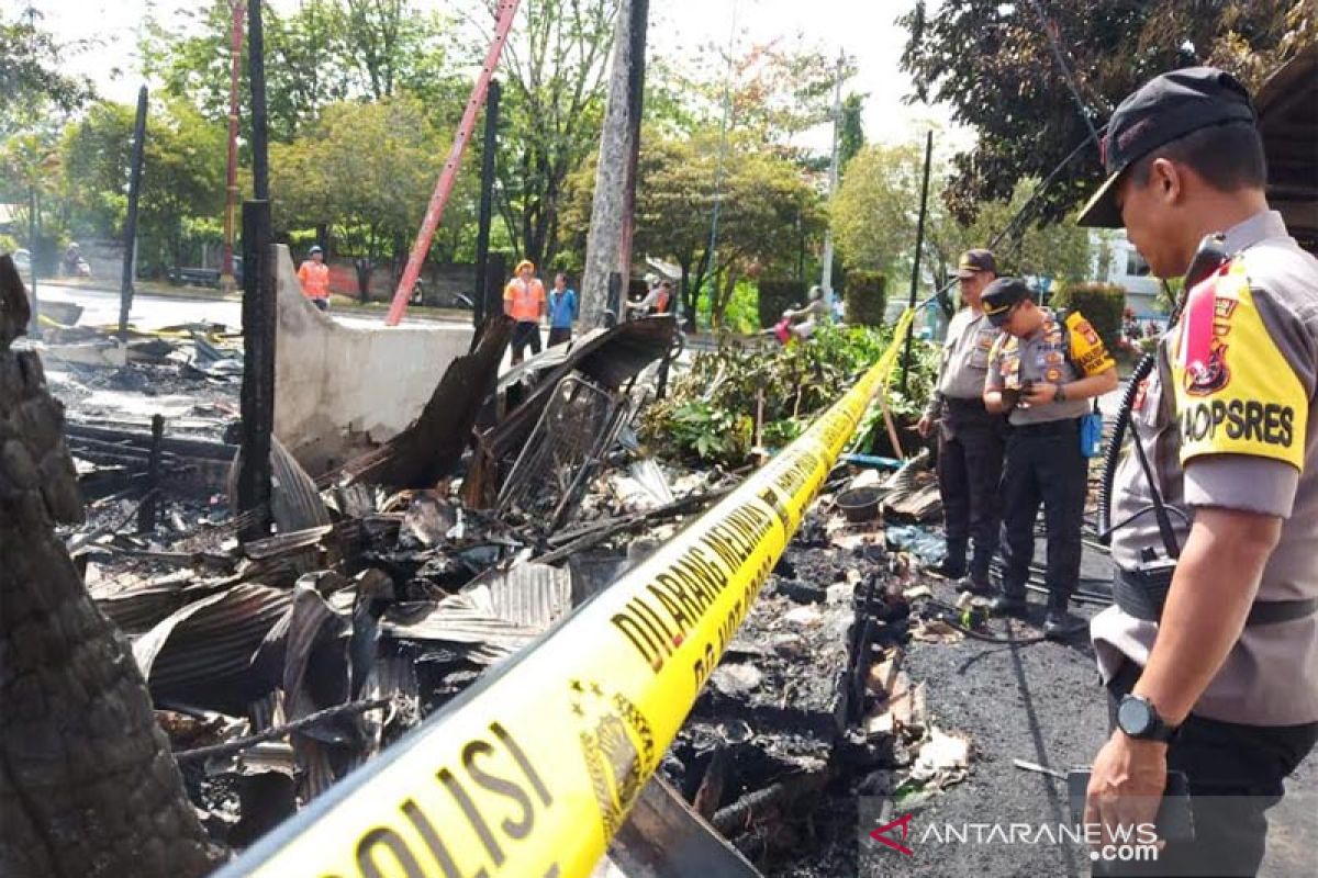 Polisi selidiki penyebab terbakarnya empat bangunan di Palangka Raya