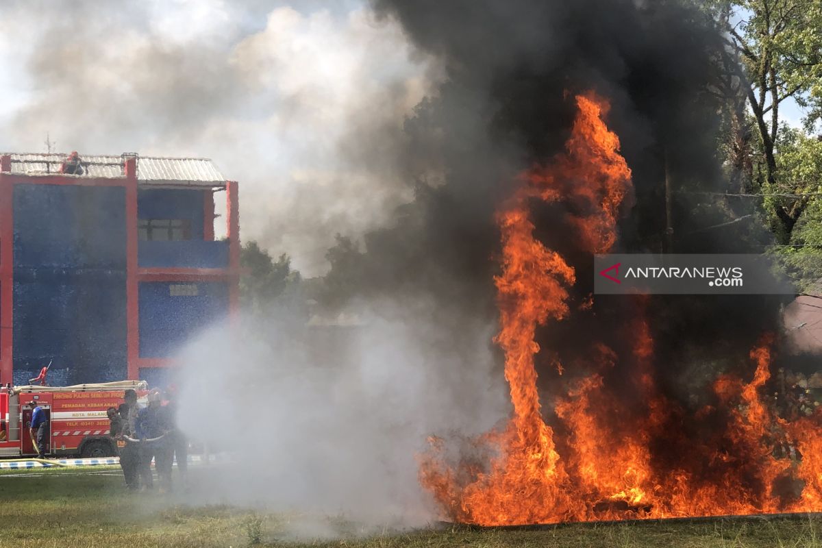 Damkar Kota Malang beri pelatihan masyarakat untuk antisipasi kebakaran