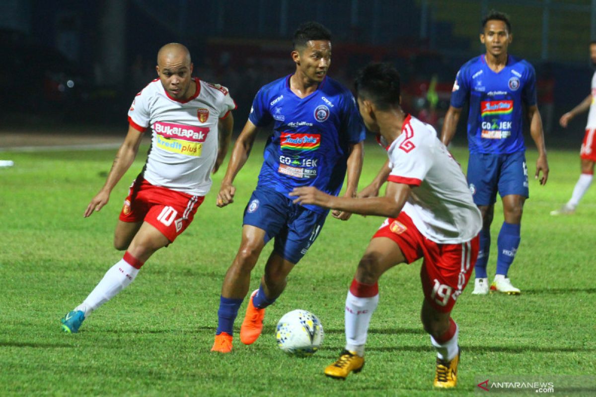 Persija tertinggal 0-1 dari Badak Lampung FC pada babak pertama