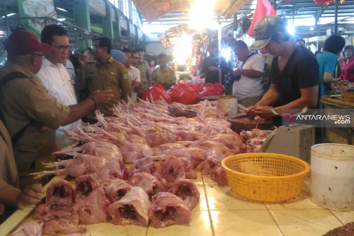 Harga ayam potong Pekanbaru naik Rp2.000 per kilogram jelang Idul Adha