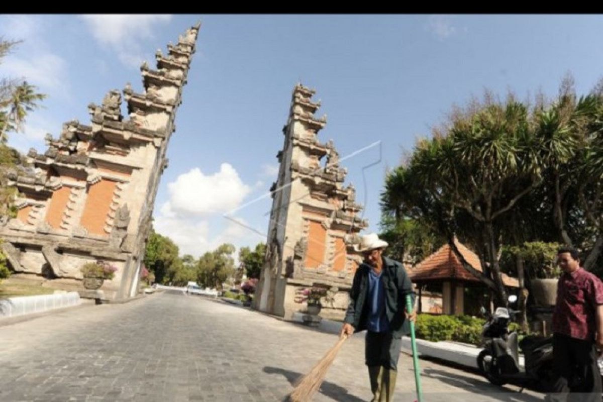 Sejumlah bangunan rusak akibat gempa Jembrana Bali