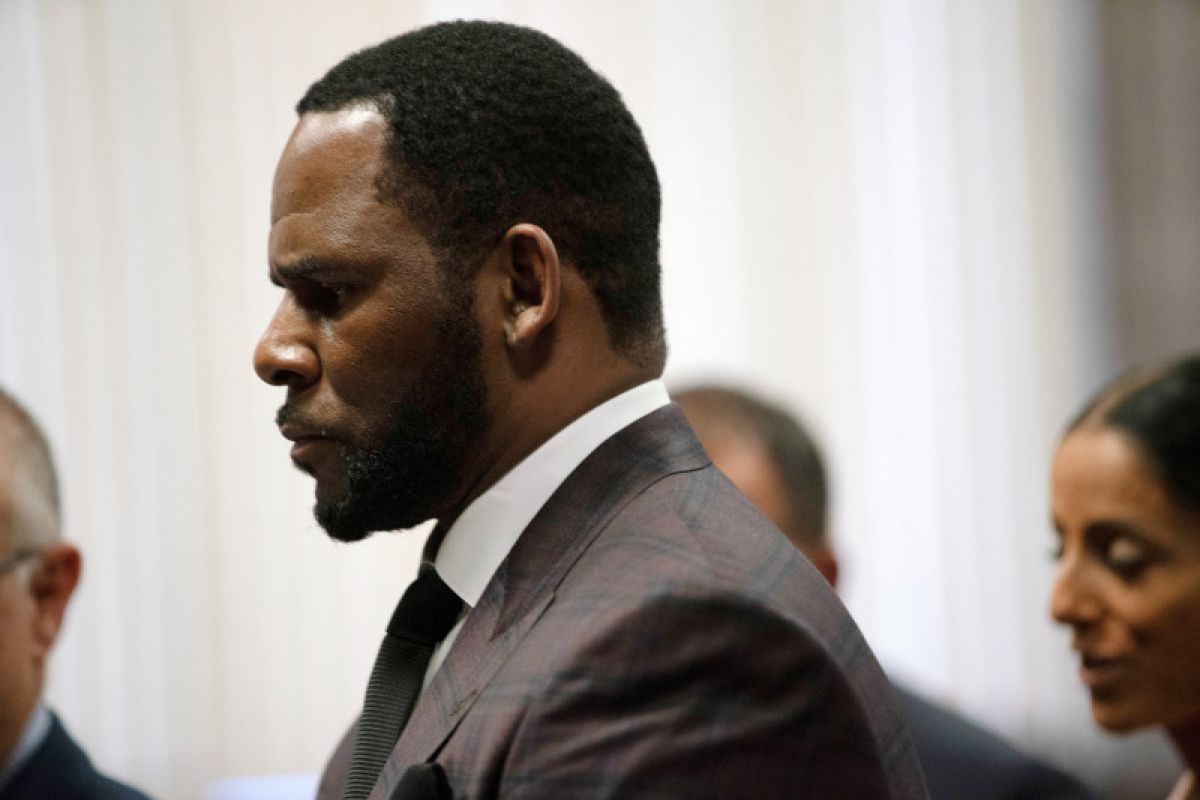 Tersangkut kasus pemerasan, permintaan bebas R. Kelly kembali ditolak