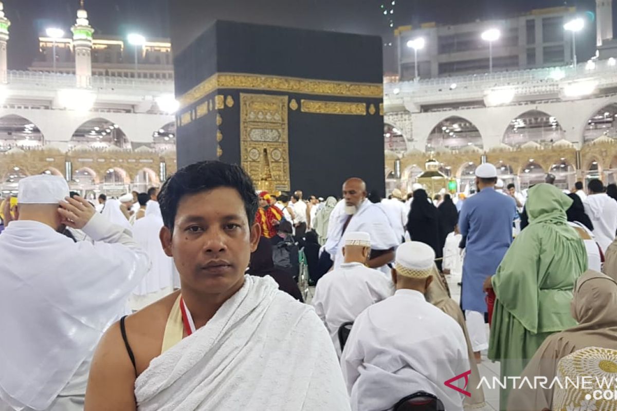 Perjalanan Dharmono bertawaf di bawah gerhana di langit Kabah