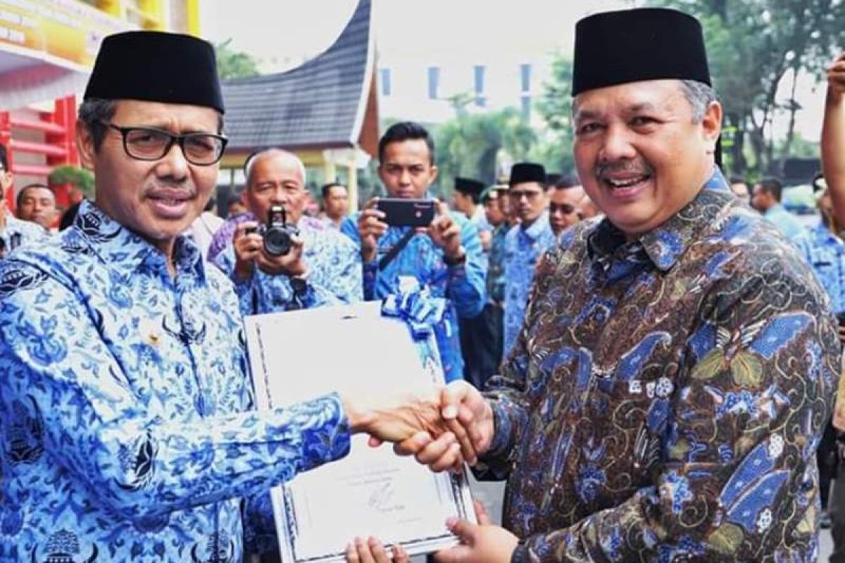 Wali Kota Solok dianugerahi Penghargaan P4GN dari BNN Sumatera Barat