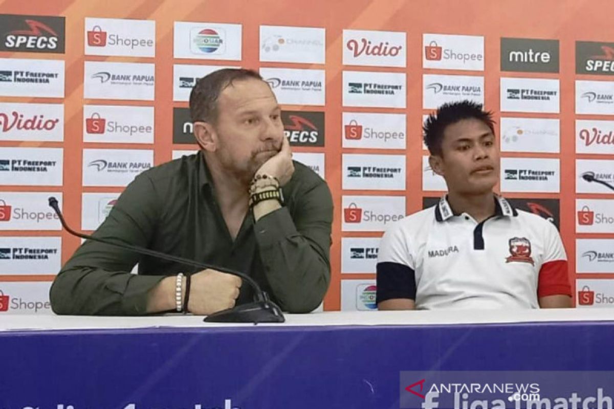 Dejan minta pemainnya lupakan kekalahan dari Persipura