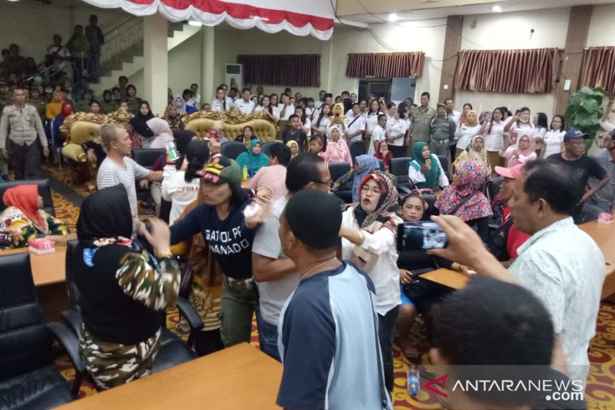 Komisi II DPRD Manado hearing Pol PP dan pedagang