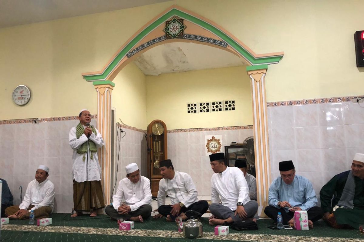 Bupati Bangka Tengah shalat gerhana bulan bersama masyarakat