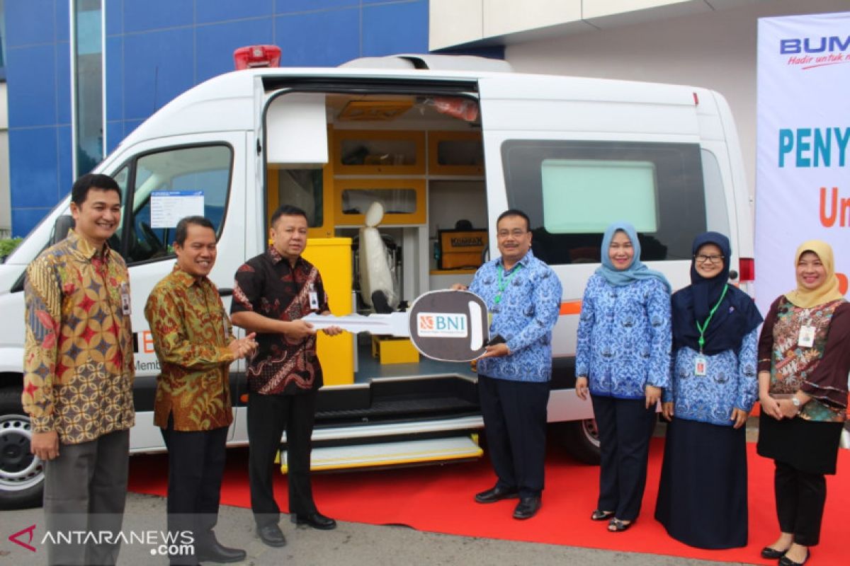 BNI serahkan satu unit ambulance VVIP ke RSUP M Djamil Padang