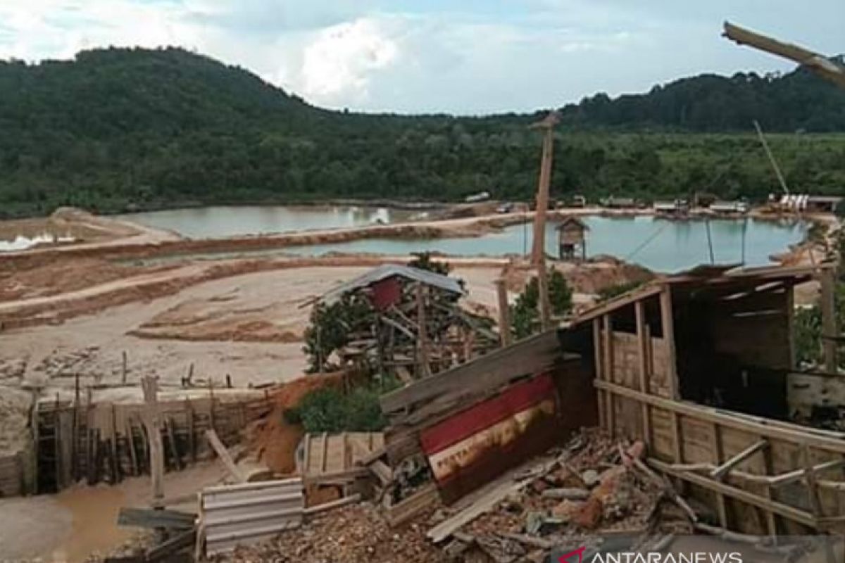 Pulau Patah Karimun bertahun-tahun digerogoti penambang pasir