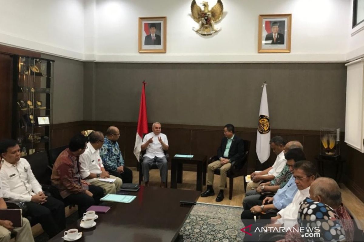 Bupati Dampingi Gubernur Audiensi ke Kementerian ESDM