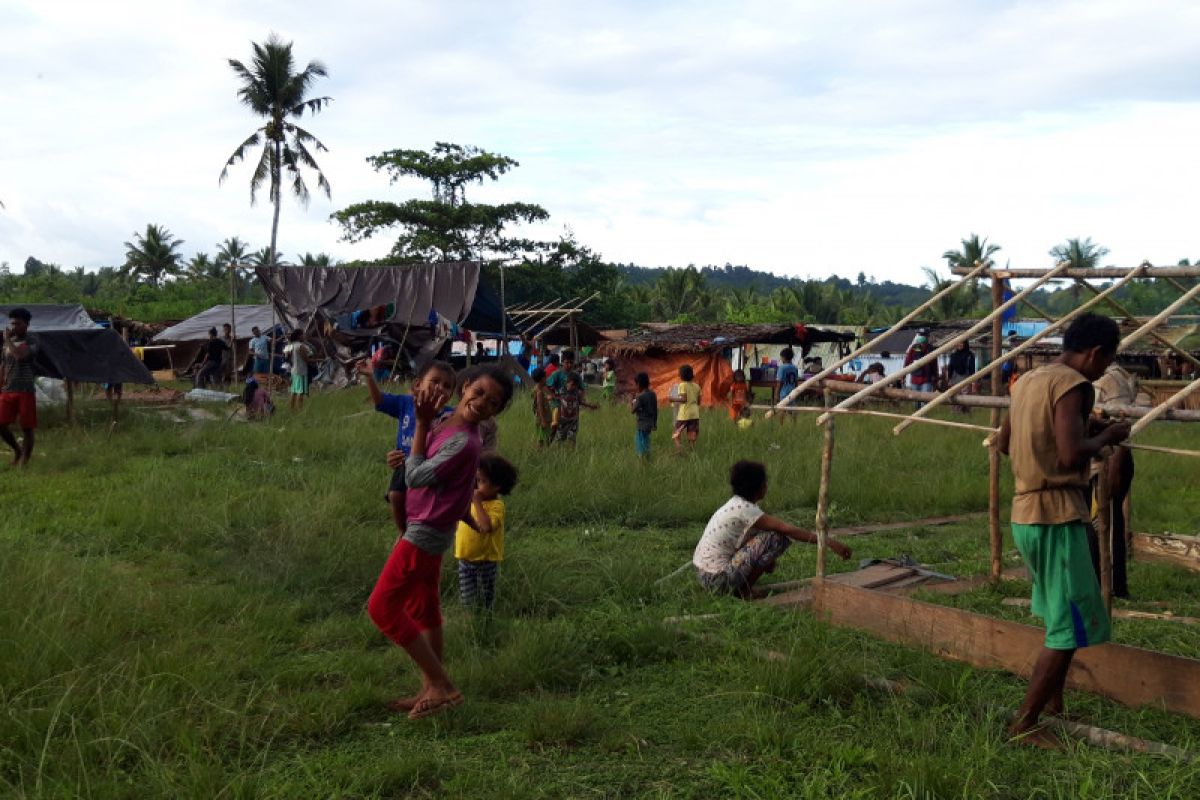 Pengungsi keluhkan kurangnya stok makanan