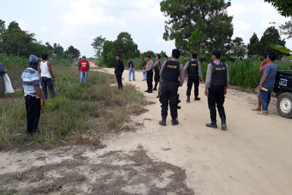 Beragam senjata ditemukan di lokasi bentrok Mesuji