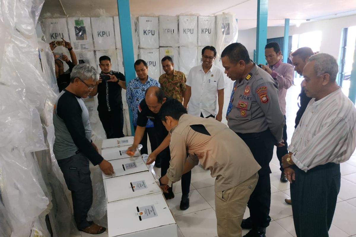 Ini tujuan KPU Kapuas Hulu buka kotak suara Pemilu 2019