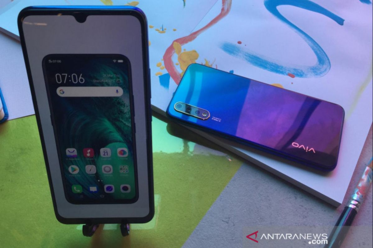 Vivo S1, ponsel tiga kamera dengan desain menggoda