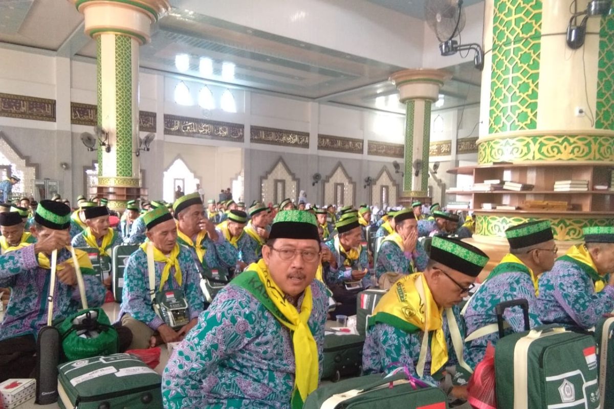 Dua calon haji asal Kepri gabung rombongan asal Sambas