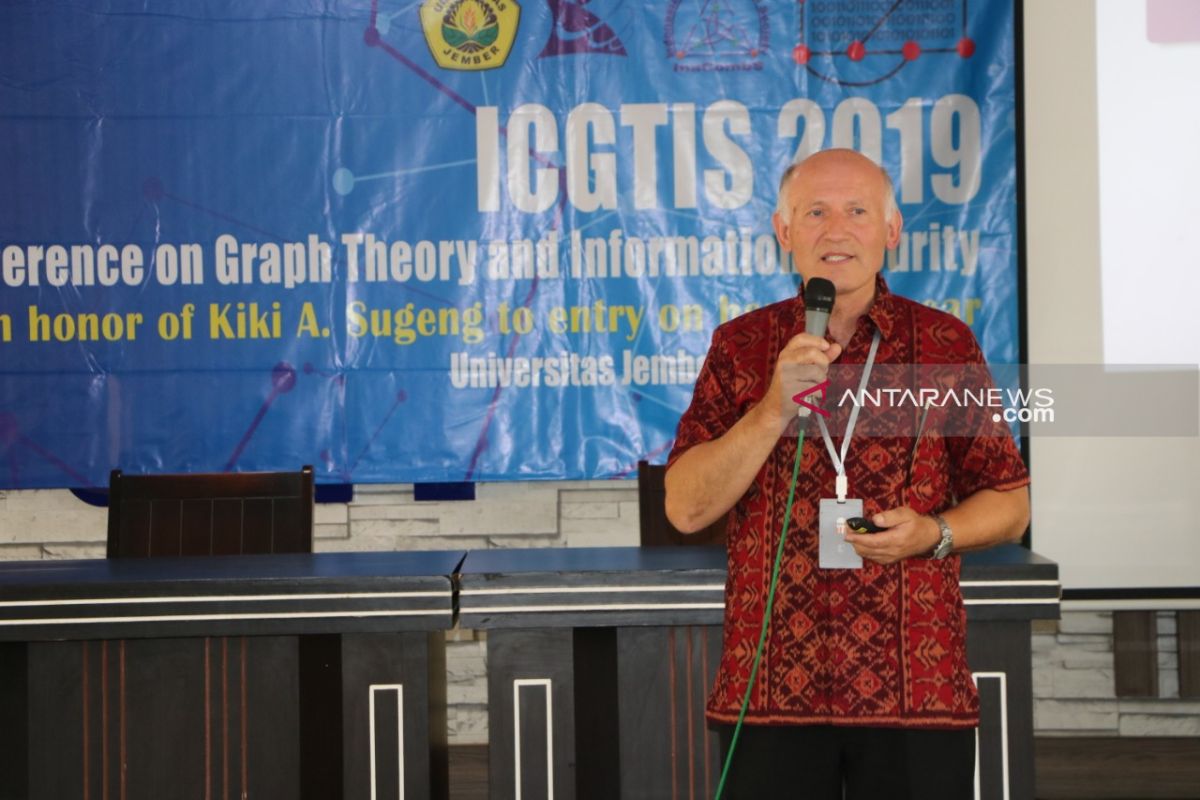 Universitas Jember jadi pusat kajian teori graph baru di Indonesia