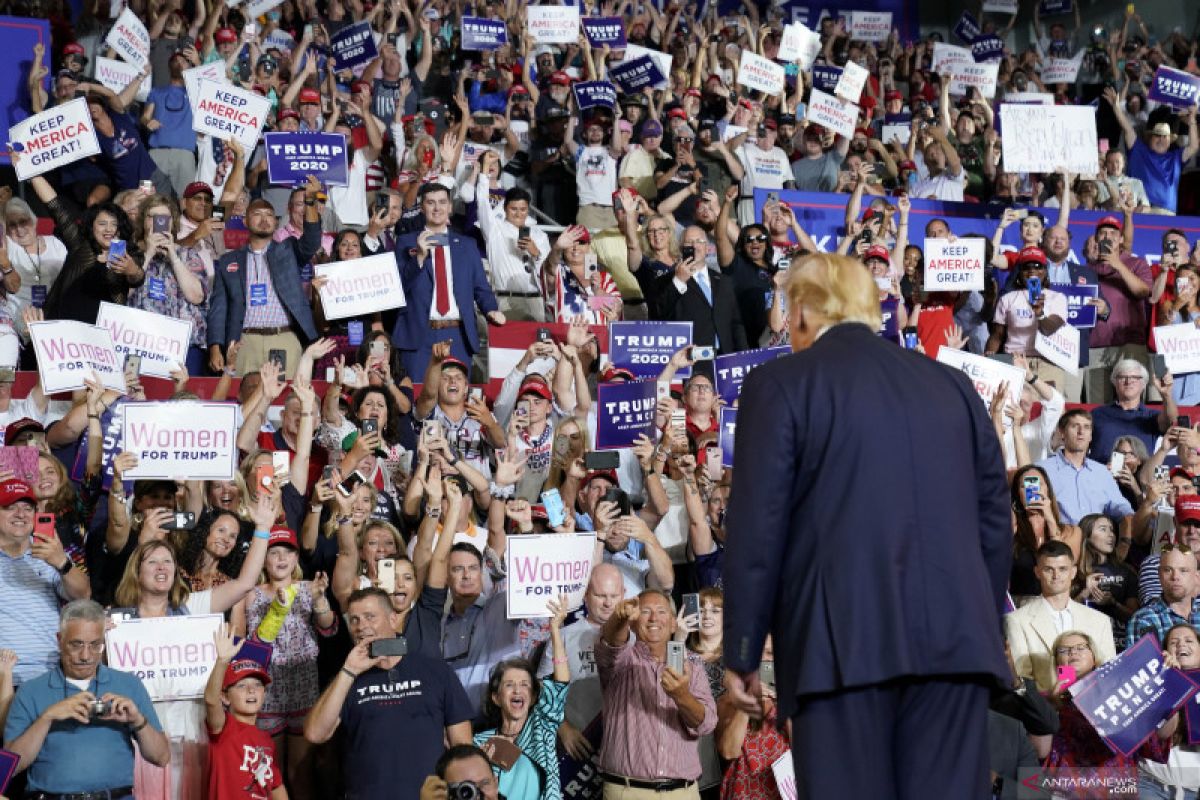 Penyintas penganiayaan terkait kebebasan beragama ditemui Trump