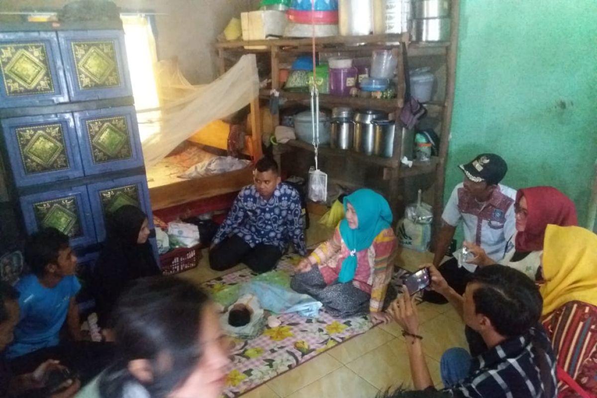 Pemerintah Kabupaten Bangka Tengah bantu pengobatan bayi tanpa anus