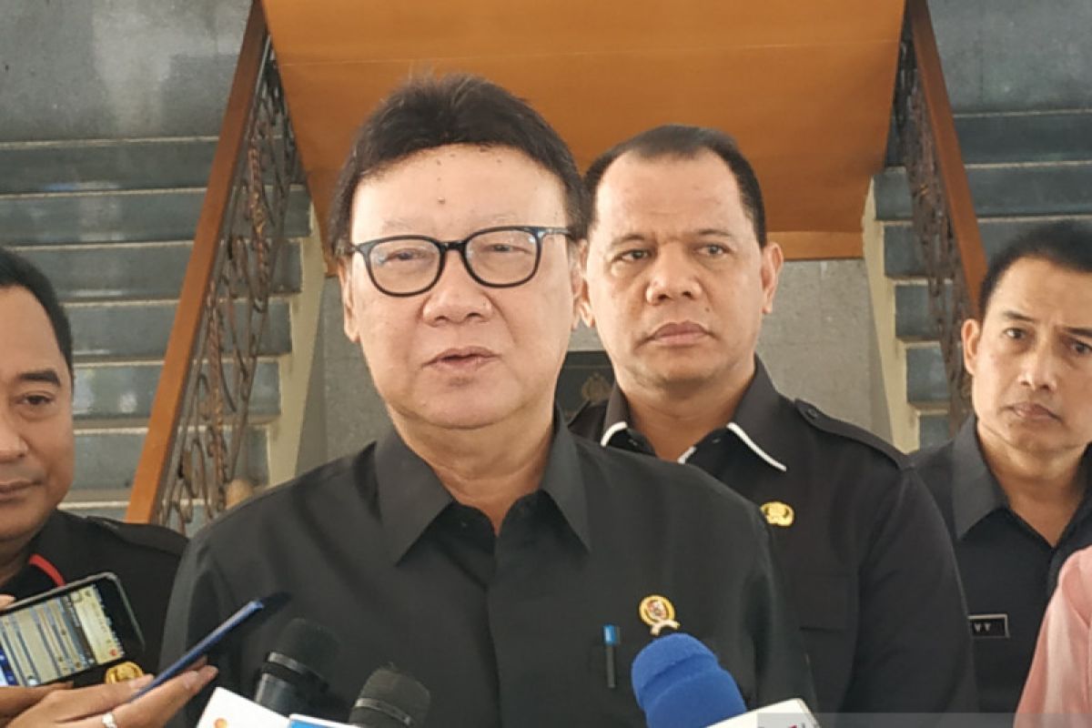 Mendagri sayangkan sikap Wali Kota Tangerang yang hentikan layanan publik