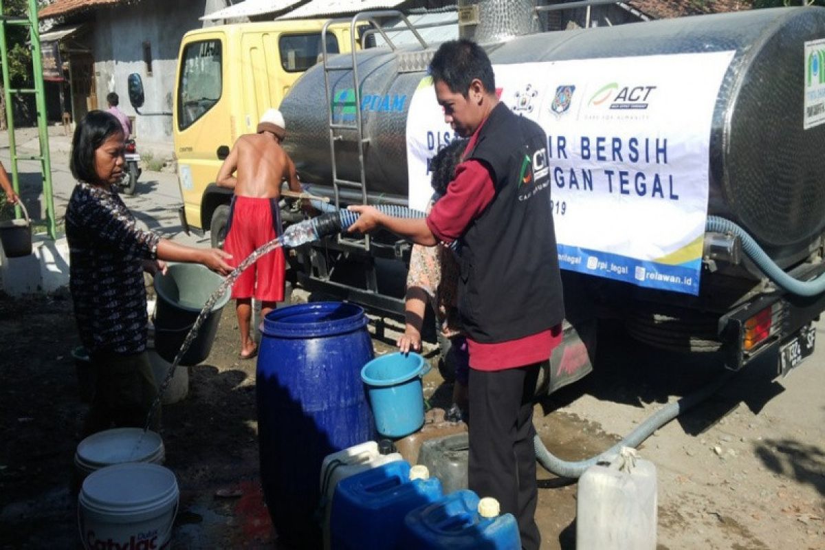 ACT guyur 14.000 liter air kepada warga Tegal terdampak kekeringan