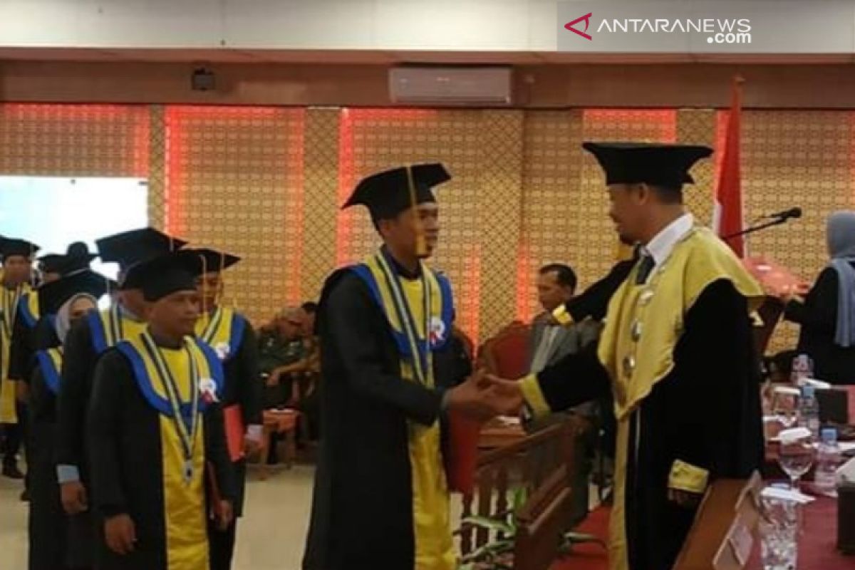 Rektor USN Kolaka Minta Alumni Ciptakan Lapangan Kerja