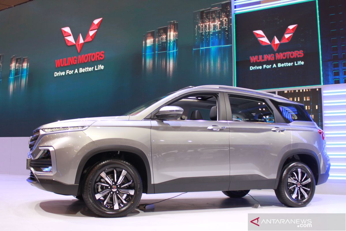 Mobil Wuling Almaz berbahasa Indonesia dijual mulai Rp263 juta