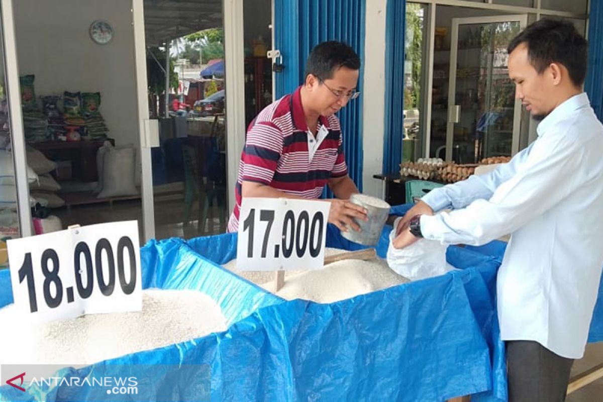 Kisah UJH, dari gubernur kembali ke pedagang